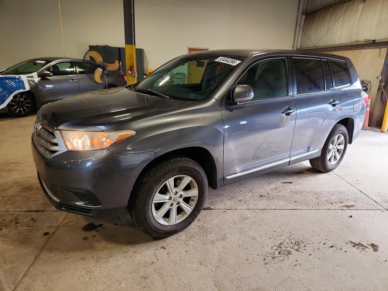 Salvage Toyota Highlander Image