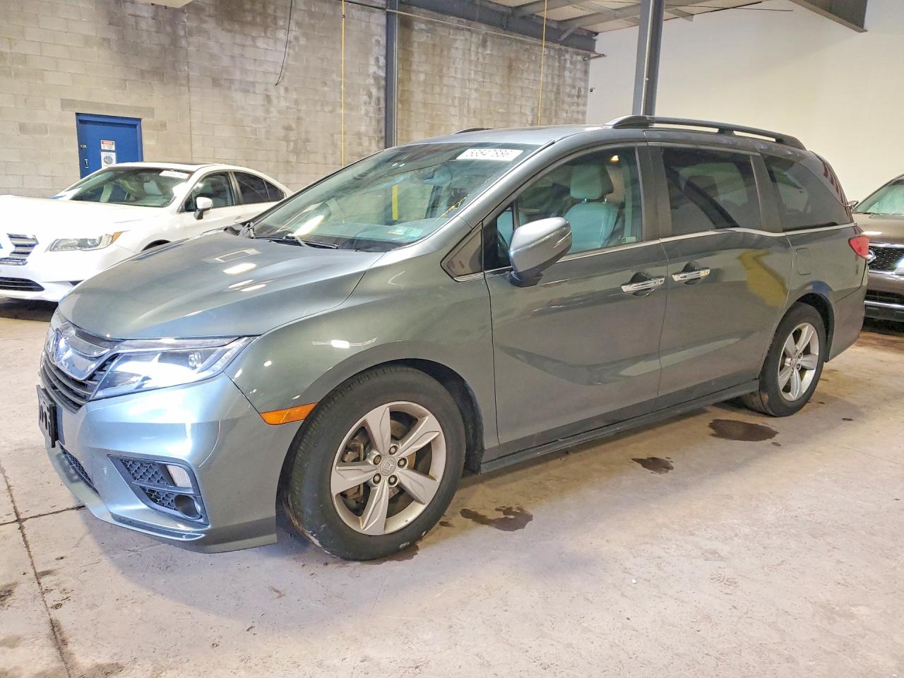 Salvage Honda Odyssey Image