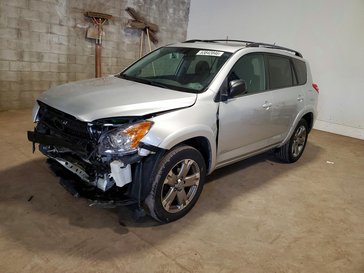Salvage Toyota RAV4 Image