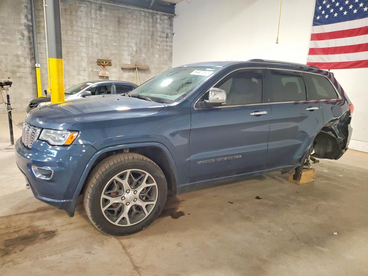 Salvage Jeep Cherokee Image