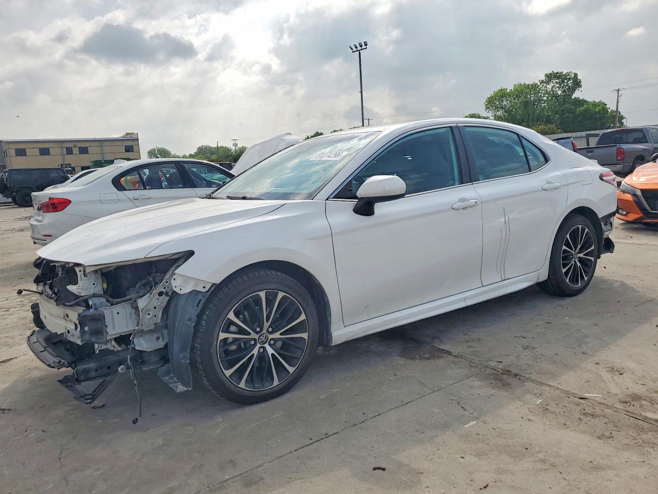 Salvage Toyota Camry Image