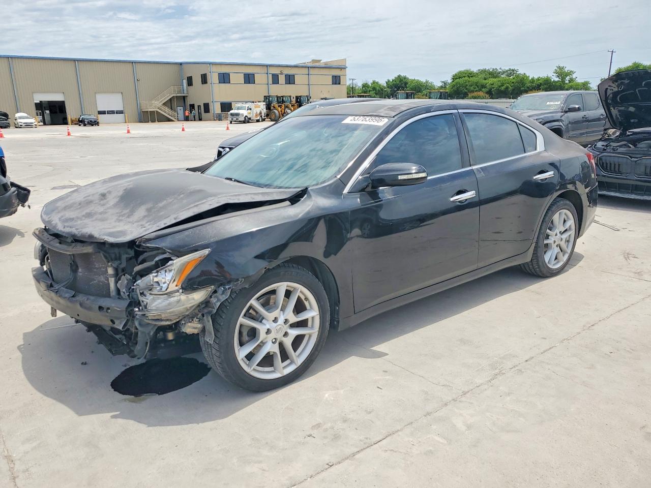Salvage Nissan Maxima Image