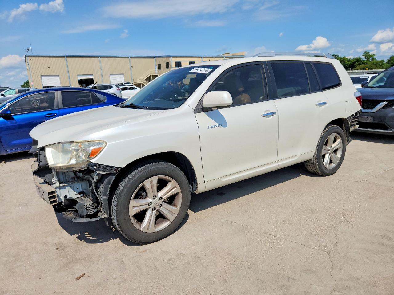 Salvage Toyota Highlander Image