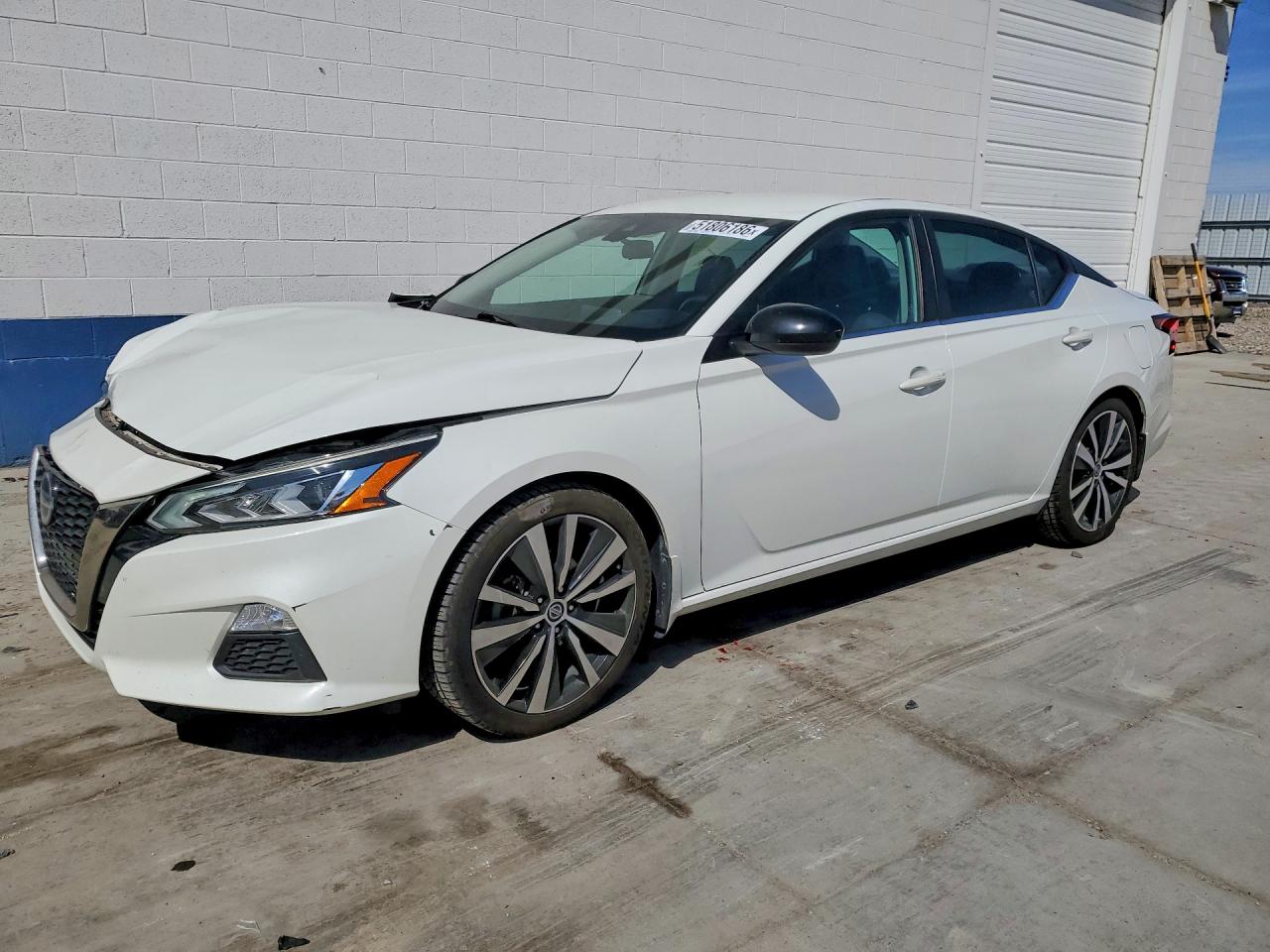 Salvage Nissan Altima Image