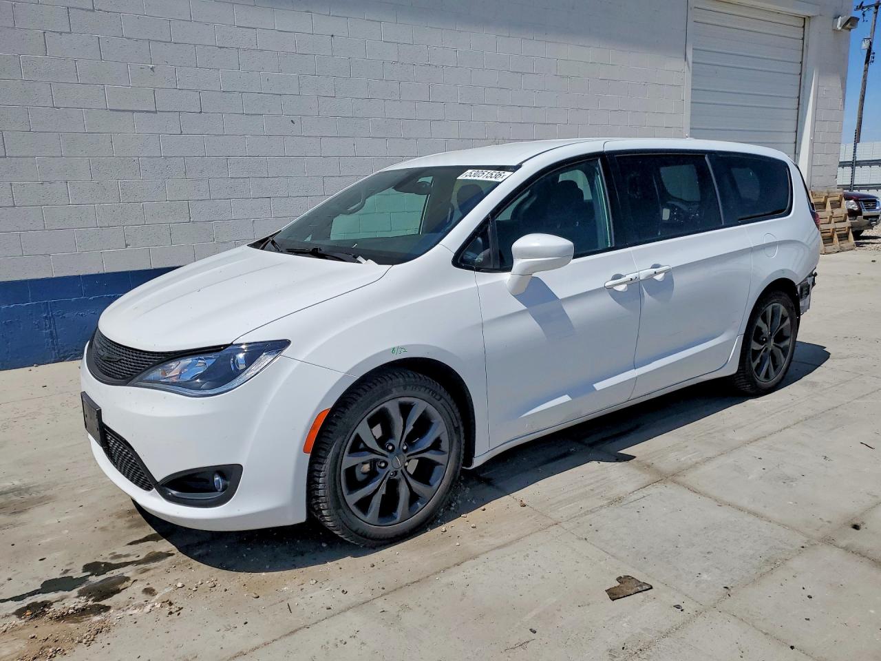 Salvage Chrysler Pacifica Image