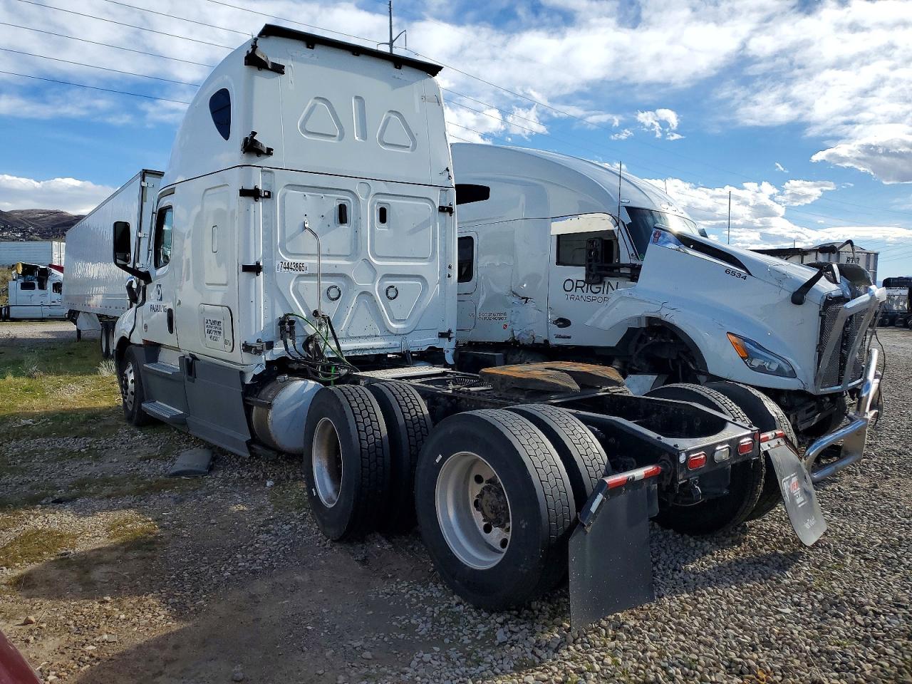 Freightliner Cascadia 126