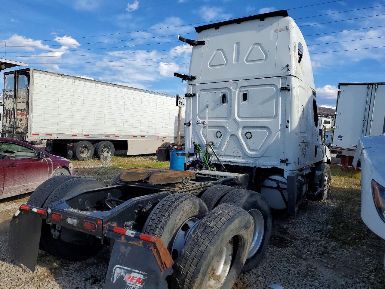 Freightliner Cascadia 126
