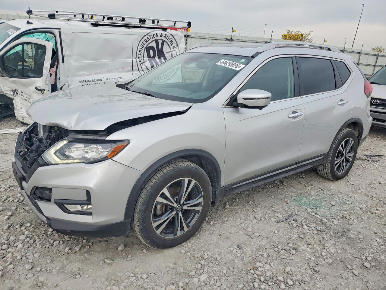 Salvage Nissan Rogue Image