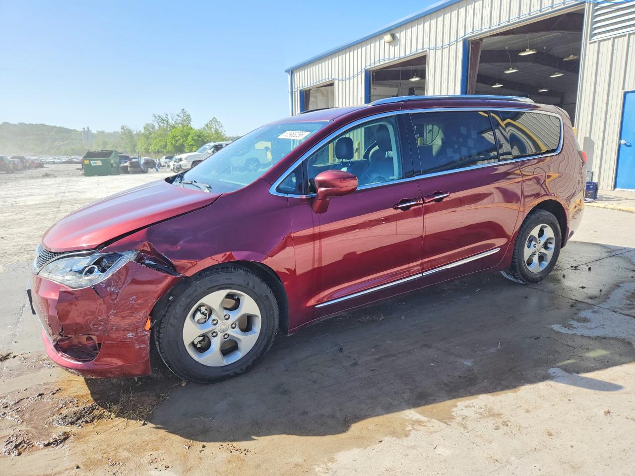 Salvage Chrysler Pacifica Image