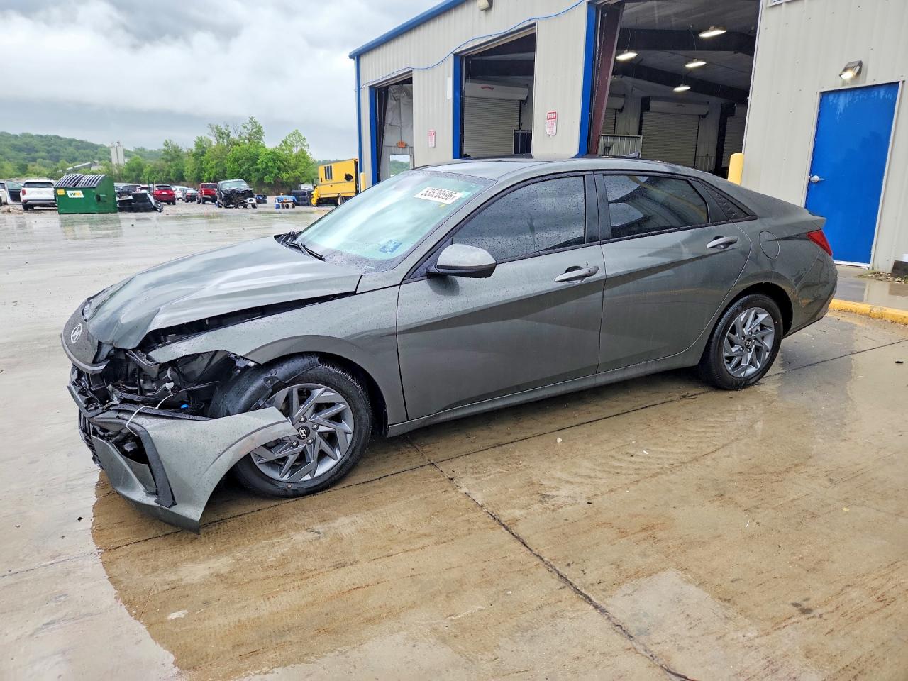 Salvage Hyundai ELANTRA Image