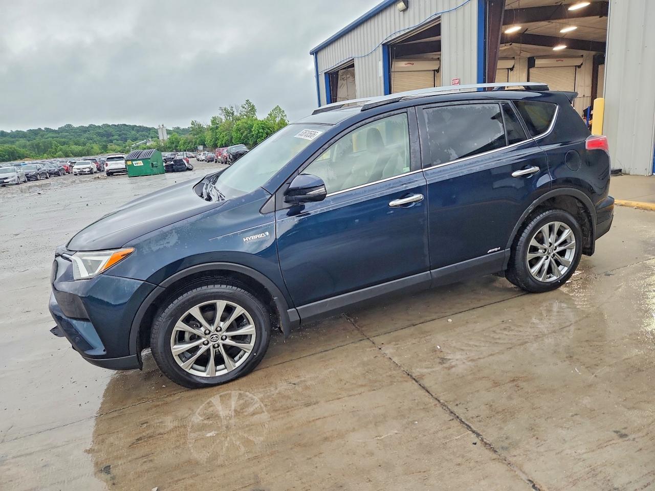 Salvage Toyota RAV4 Image