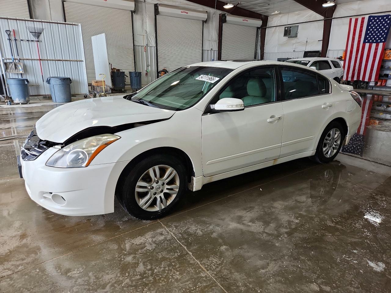 Salvage Nissan Altima Image