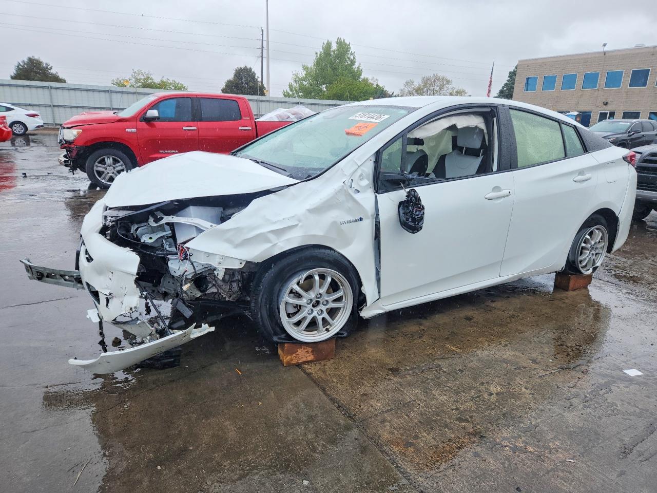 Salvage Toyota Prius Image