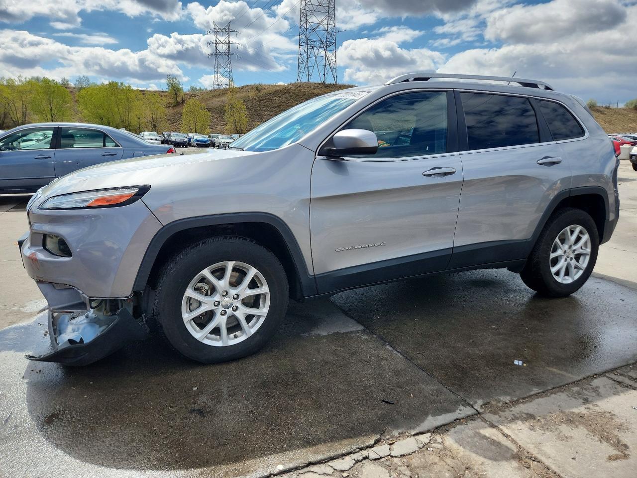 Salvage Jeep Cherokee Image