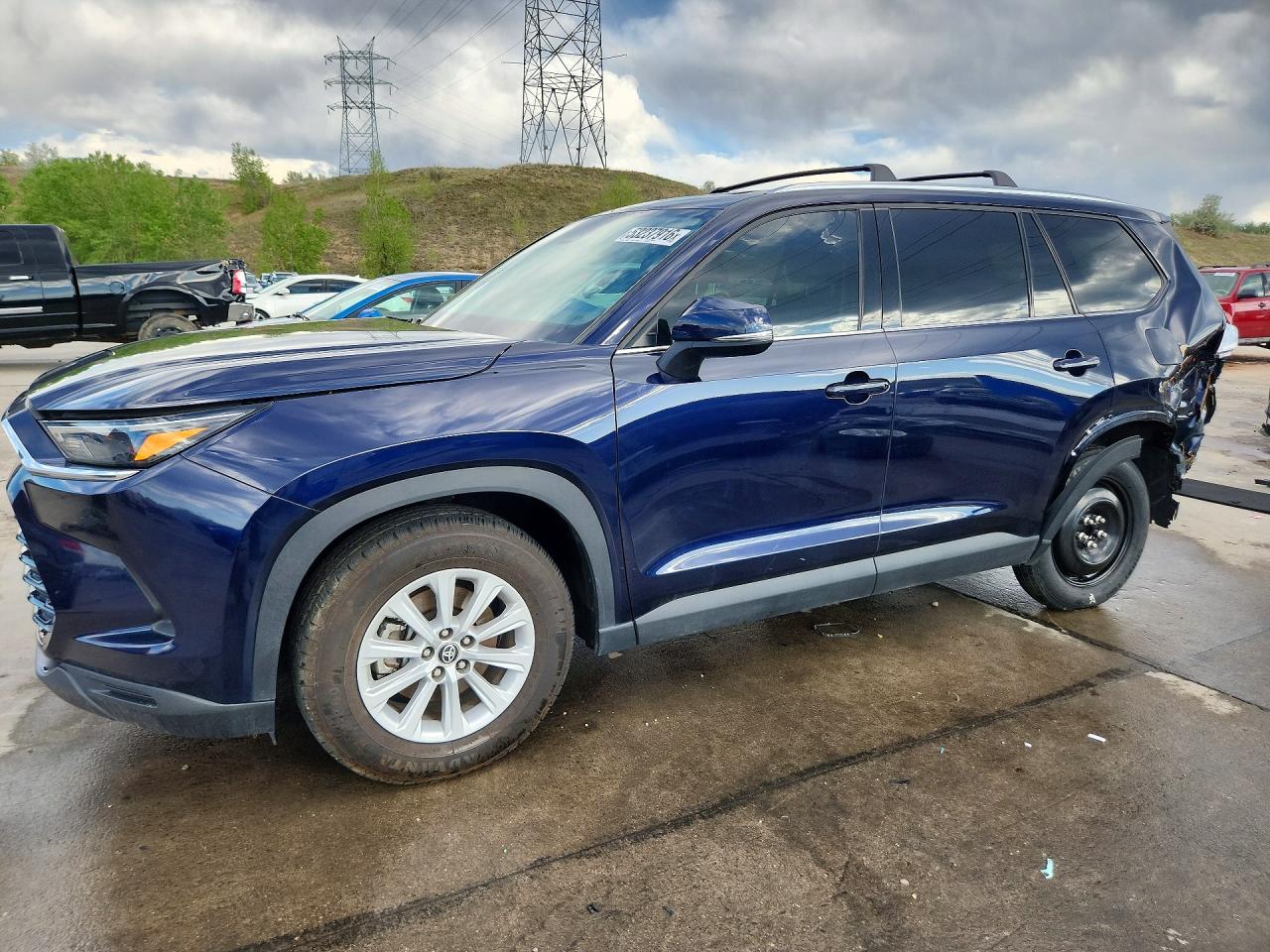 Salvage Toyota Grand High Image