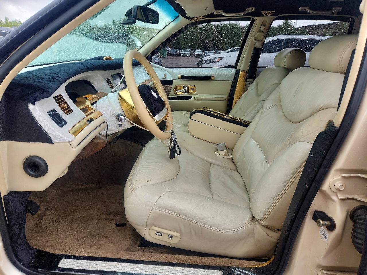 Lincoln Towncar Cartier