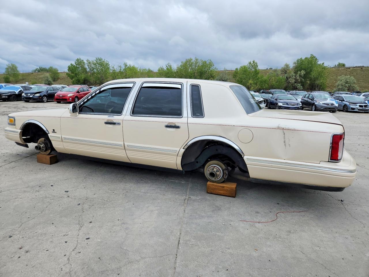 Lincoln Towncar Cartier
