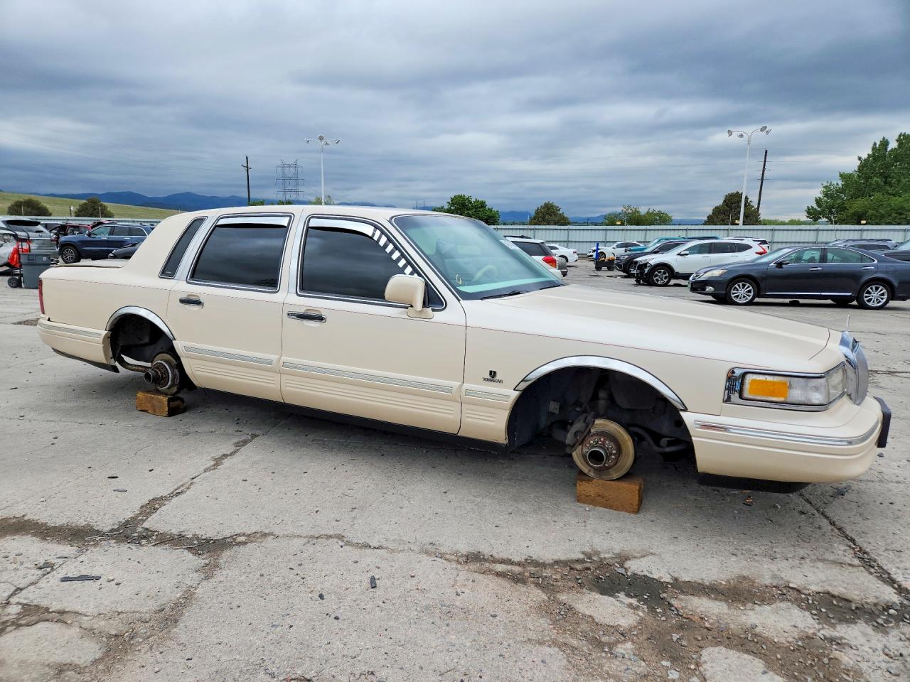 Lincoln Towncar Cartier