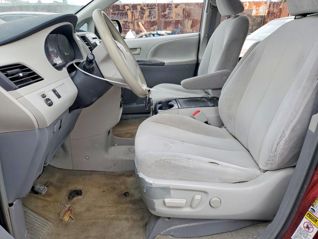 Toyota Sienna Le