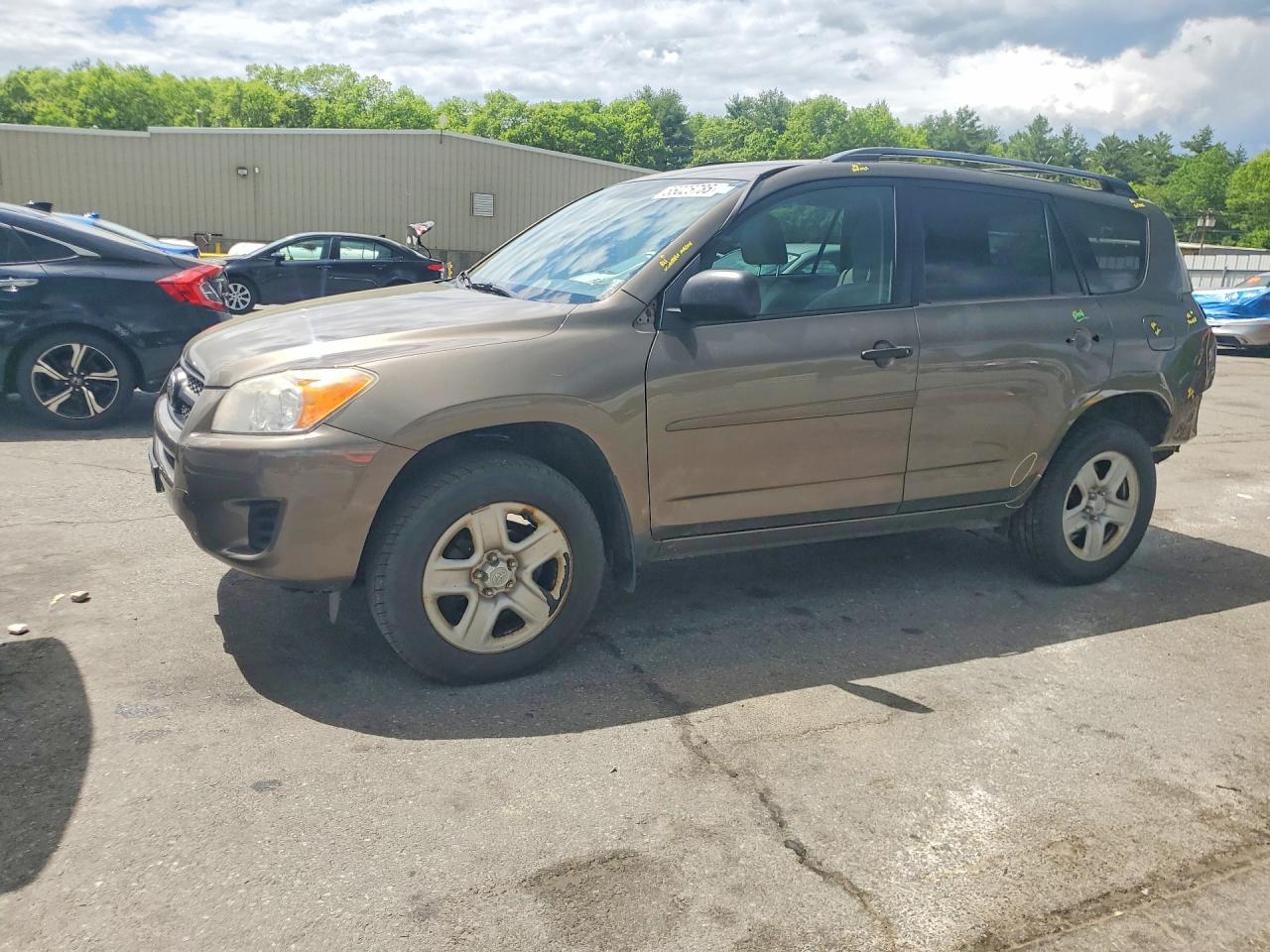 Salvage Toyota RAV4 Image