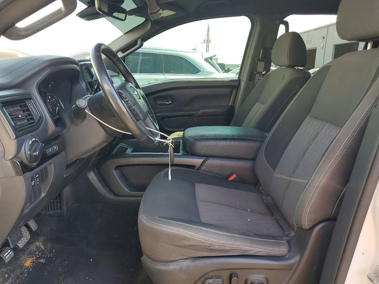 Nissan Titan Sv