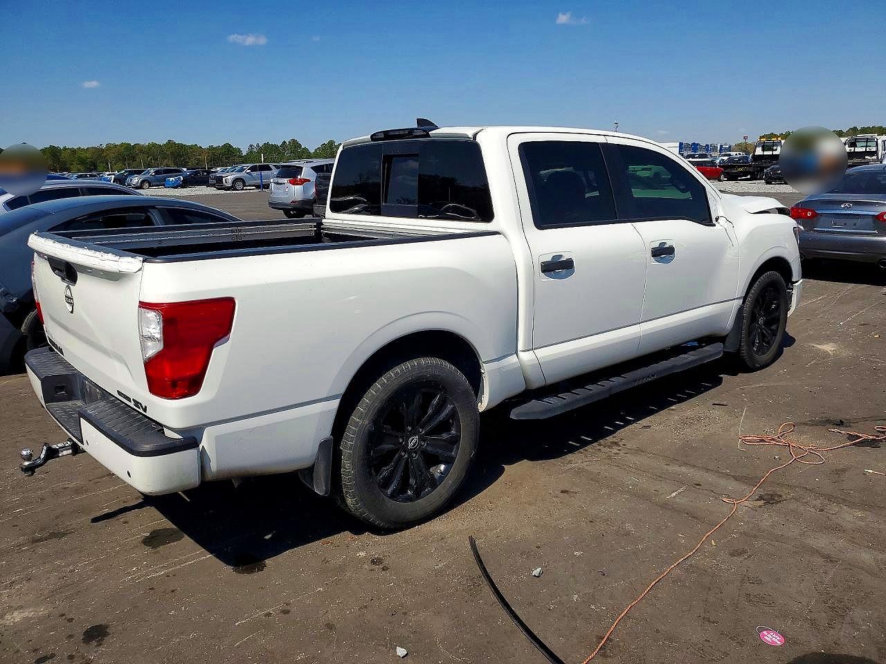 Nissan Titan Sv