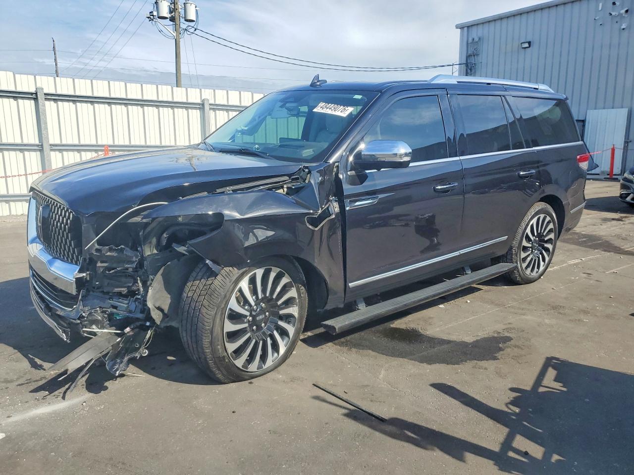 Salvage Lincoln Navigator Image