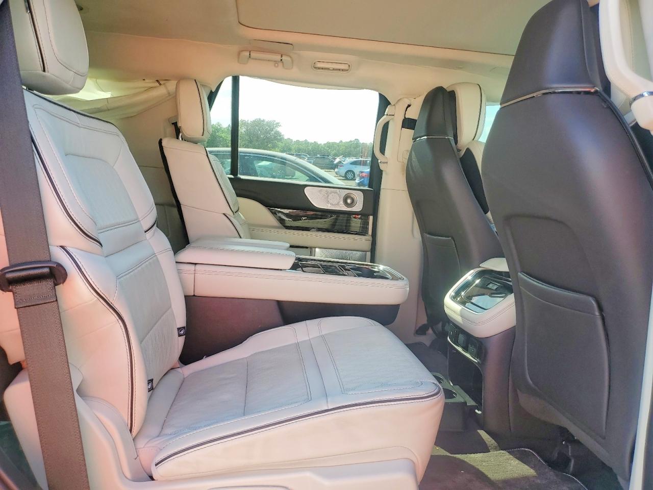 Lincoln Navigator Black Label