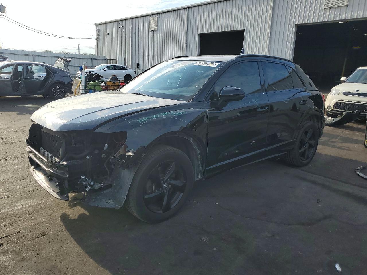 Salvage Audi Q3 Image