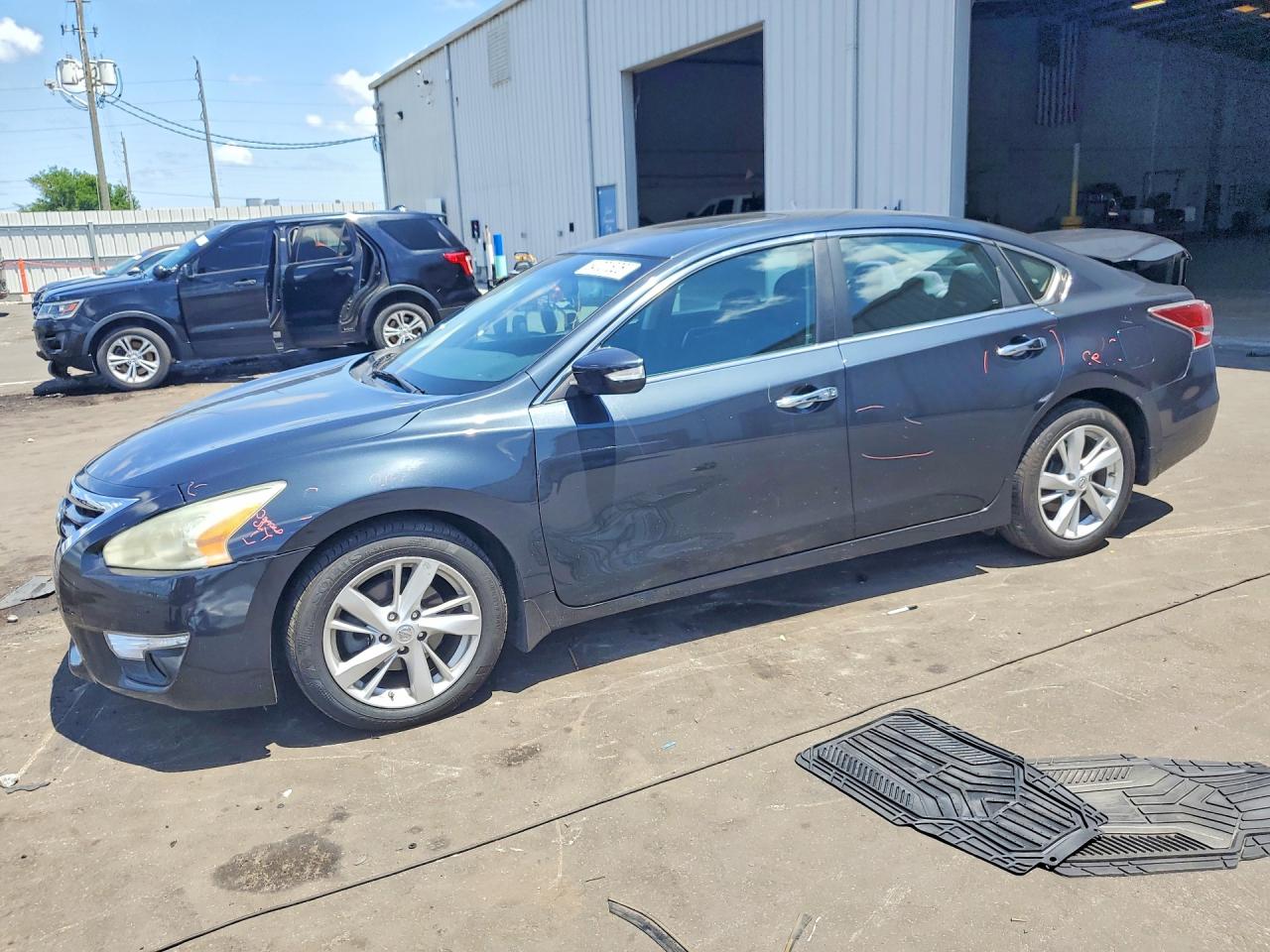 Salvage Nissan Altima Image