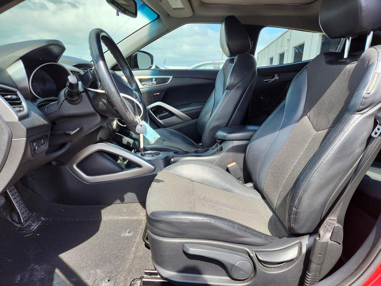 Hyundai VELOSTER Base