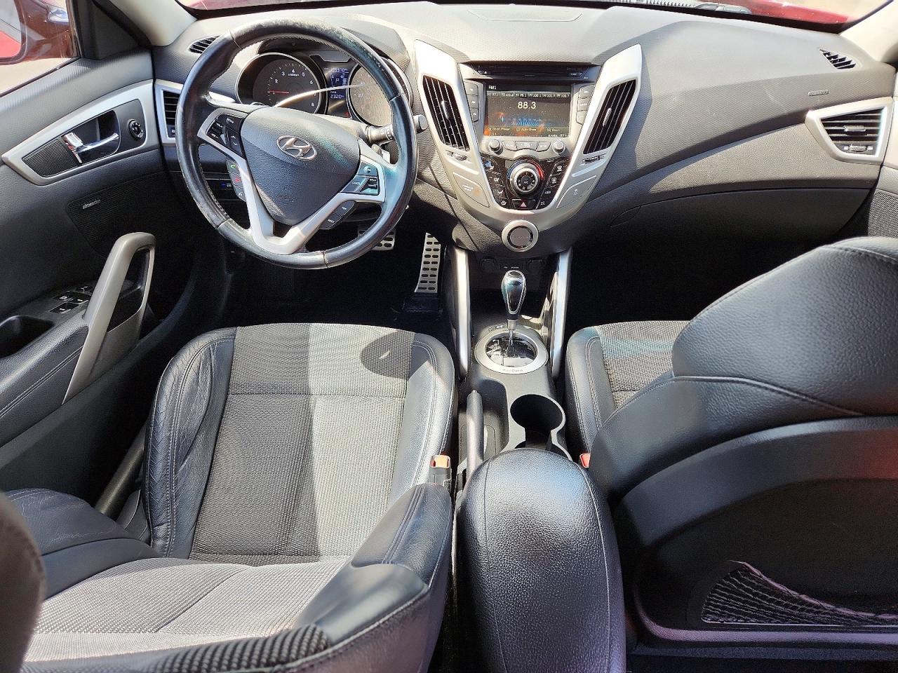 Hyundai VELOSTER Base