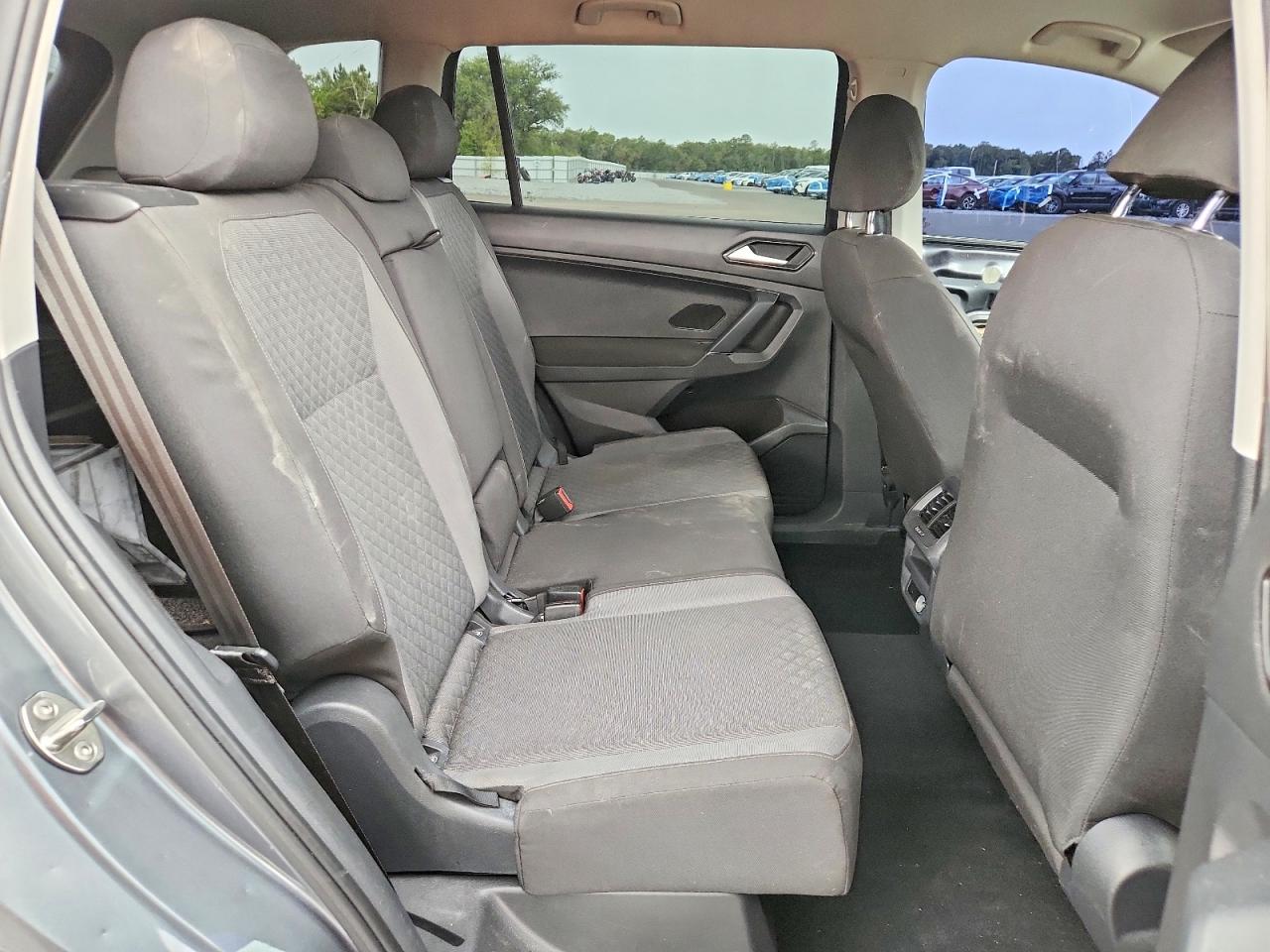 Volkswagen Tiguan S
