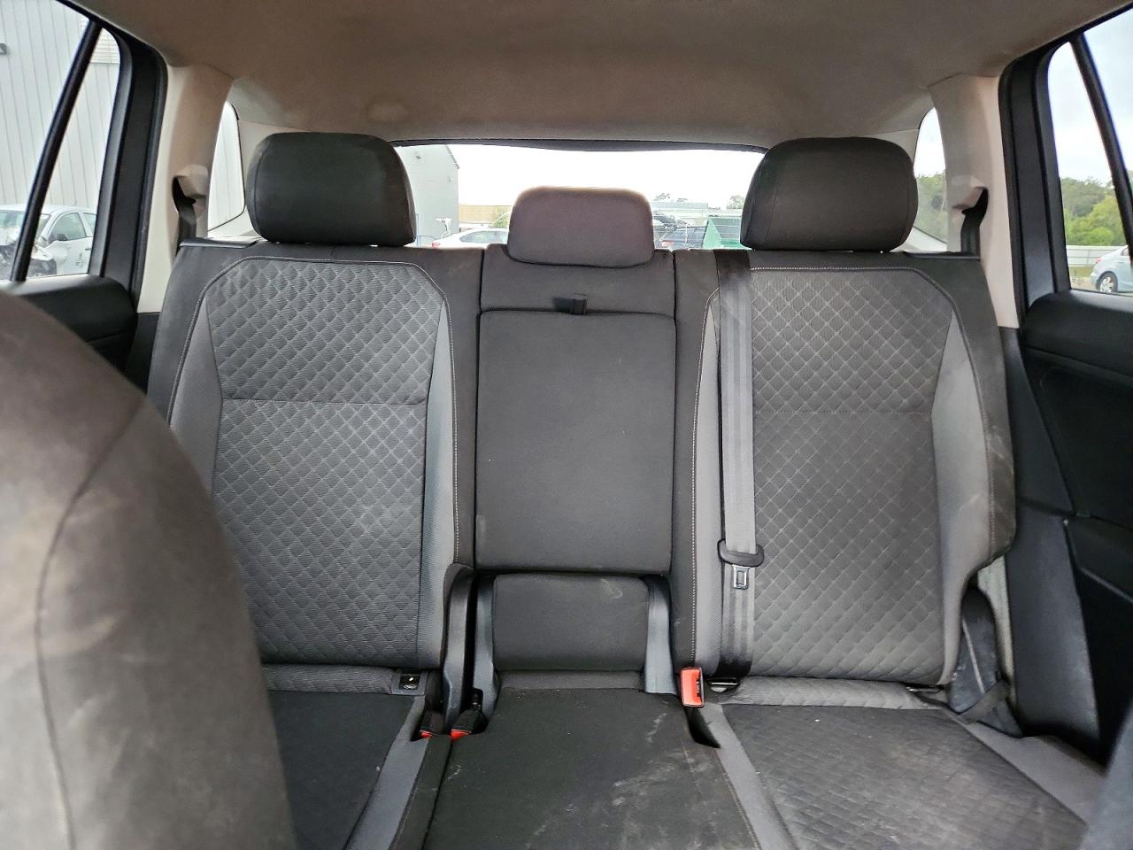 Volkswagen Tiguan S