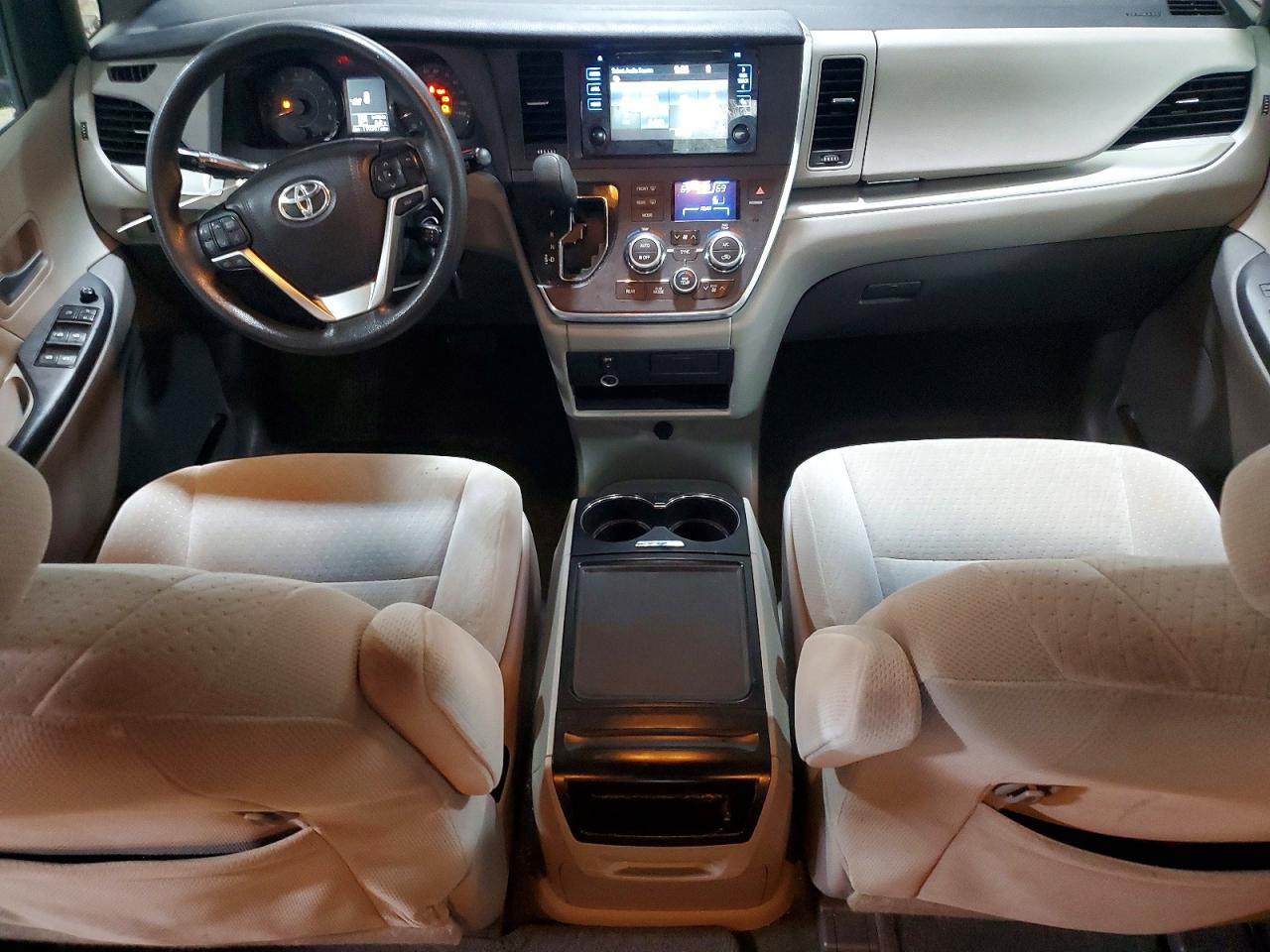 Toyota Sienna Le