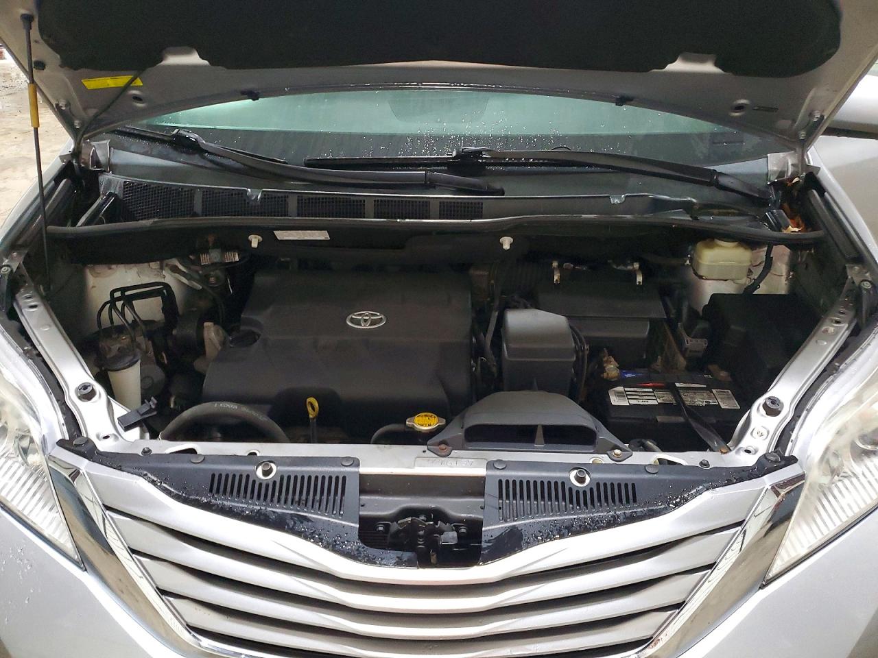 Toyota Sienna Le