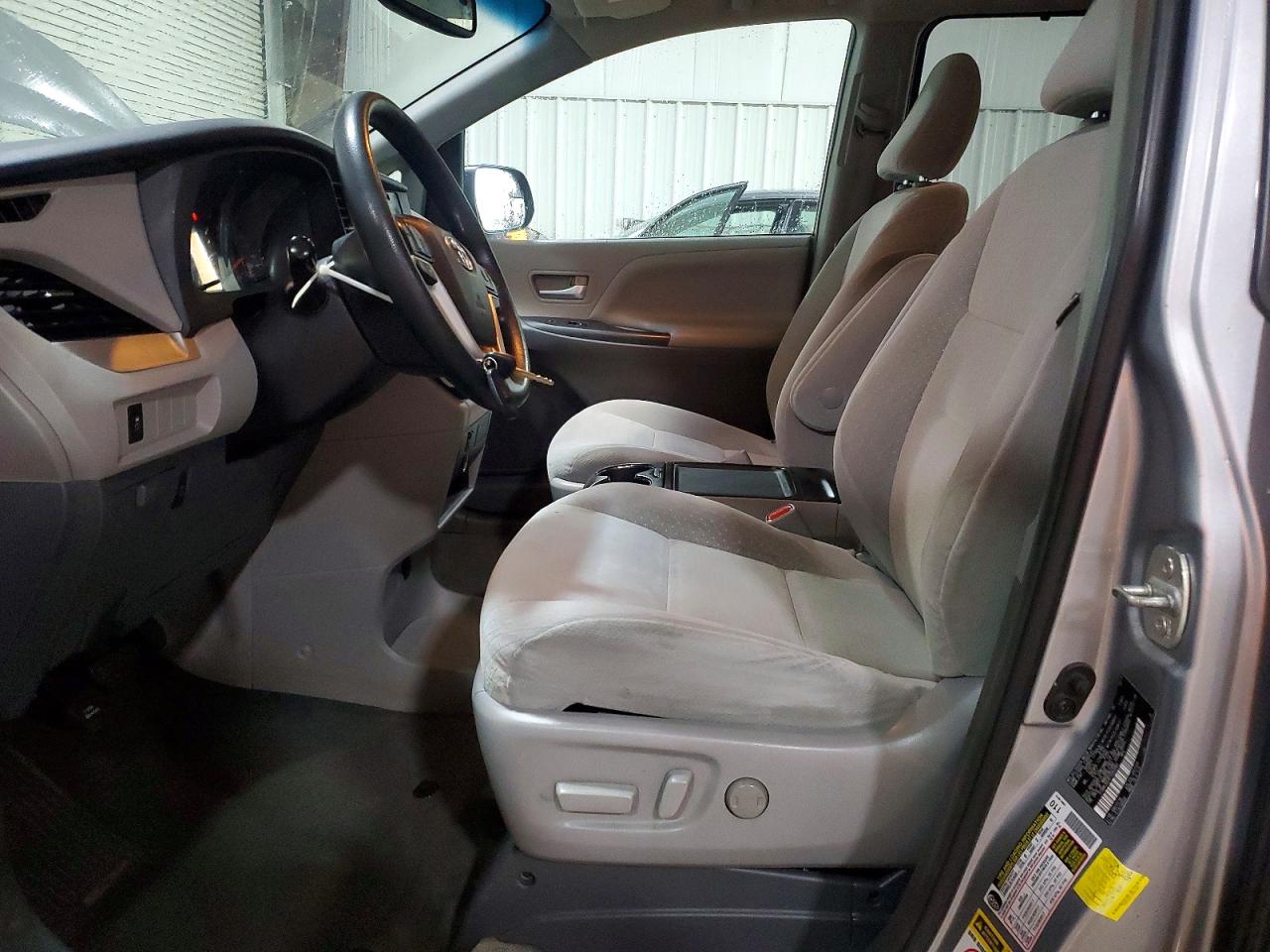 Toyota Sienna Le