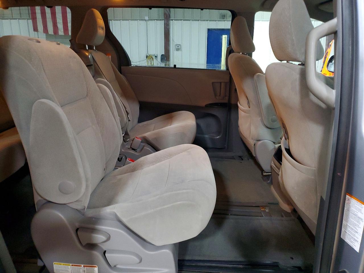 Toyota Sienna Le