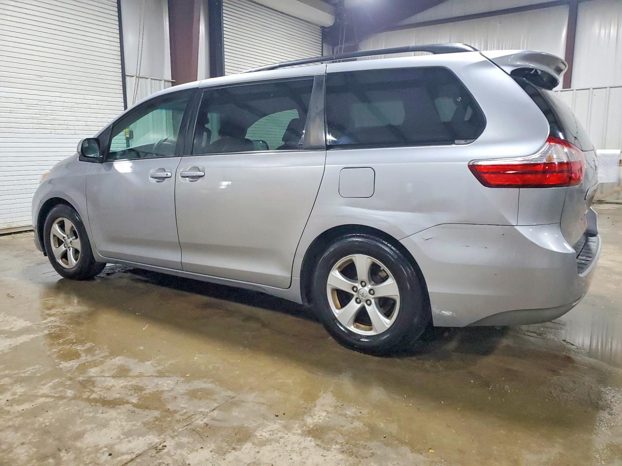 Toyota Sienna Le