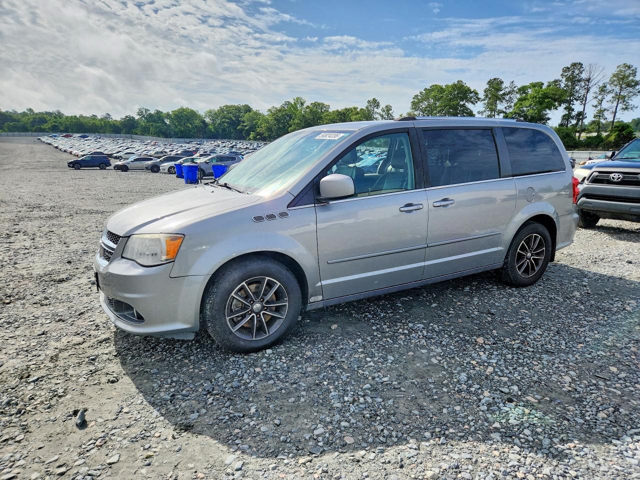 Salvage Dodge Grandravan Image