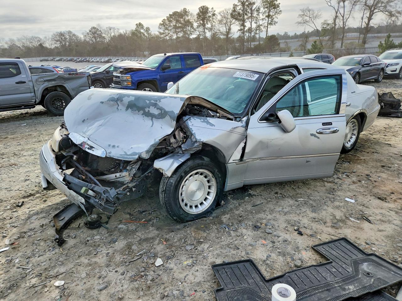 Salvage Lincoln Towncar Image