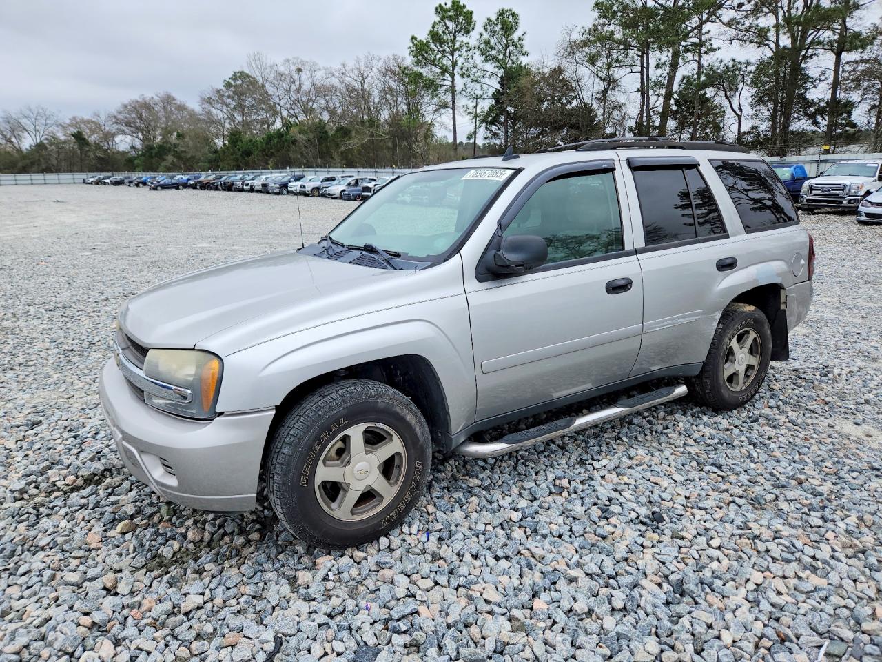 Salvage Chevrolet Trailblazer Image