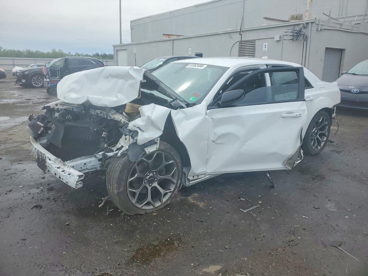 Salvage Chrysler 300 Image