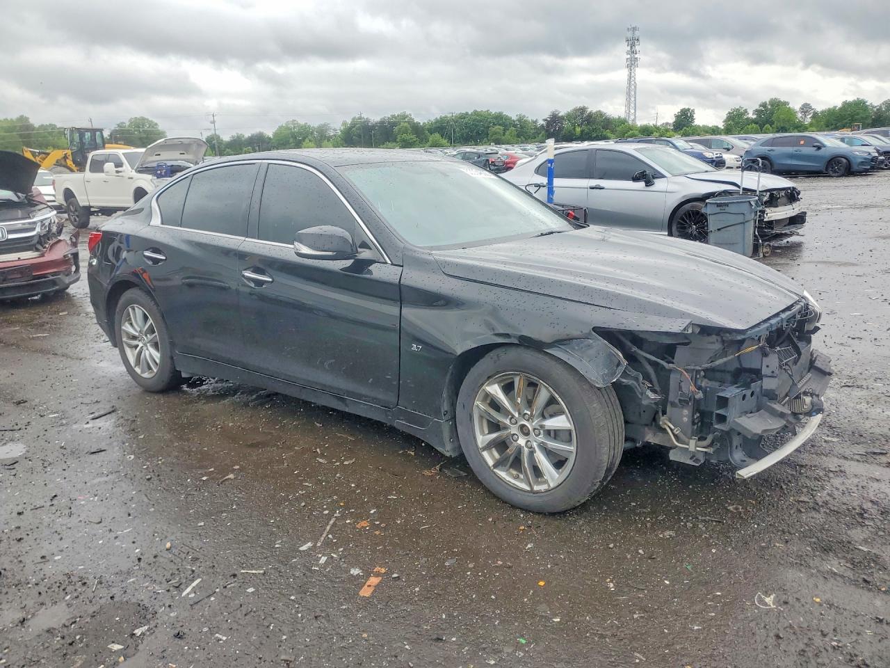 INFINITI Q50 Premium