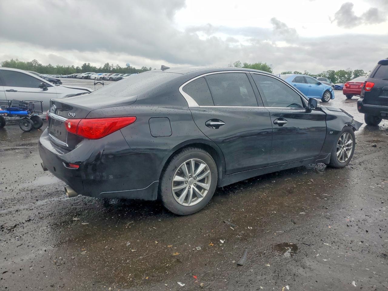 INFINITI Q50 Premium