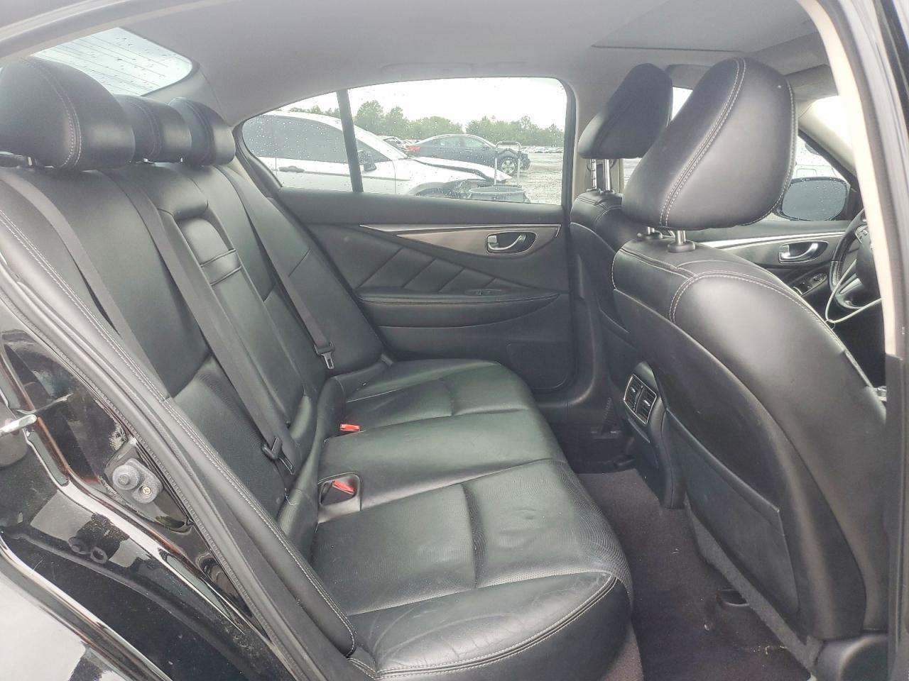 INFINITI Q50 Premium