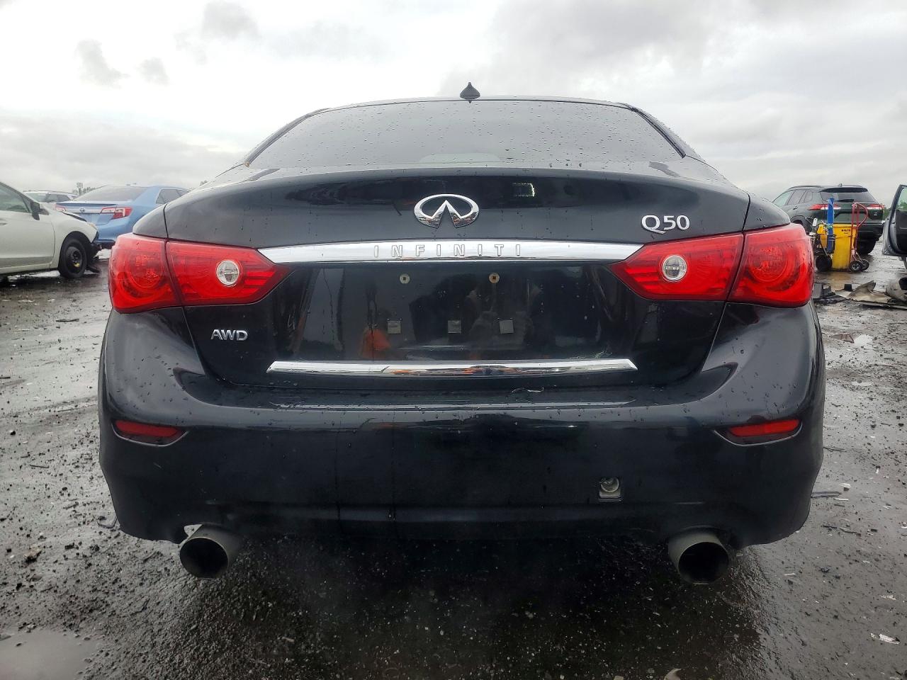 INFINITI Q50 Premium