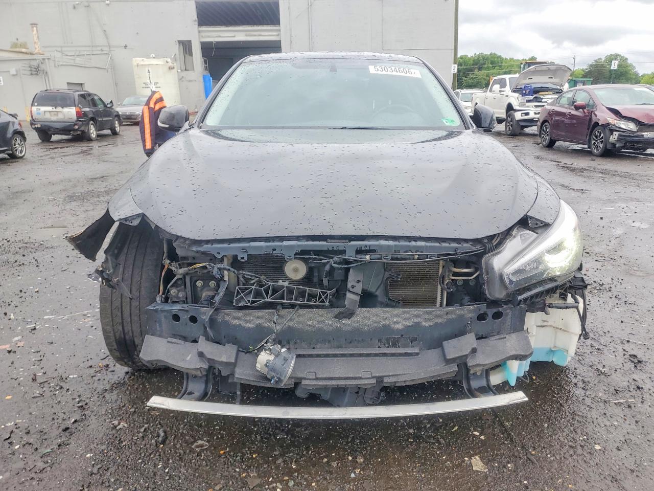 INFINITI Q50 Premium