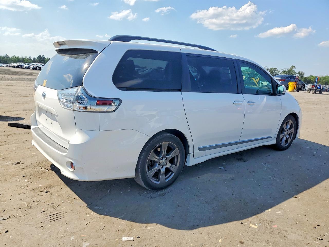 Toyota Sienna Se