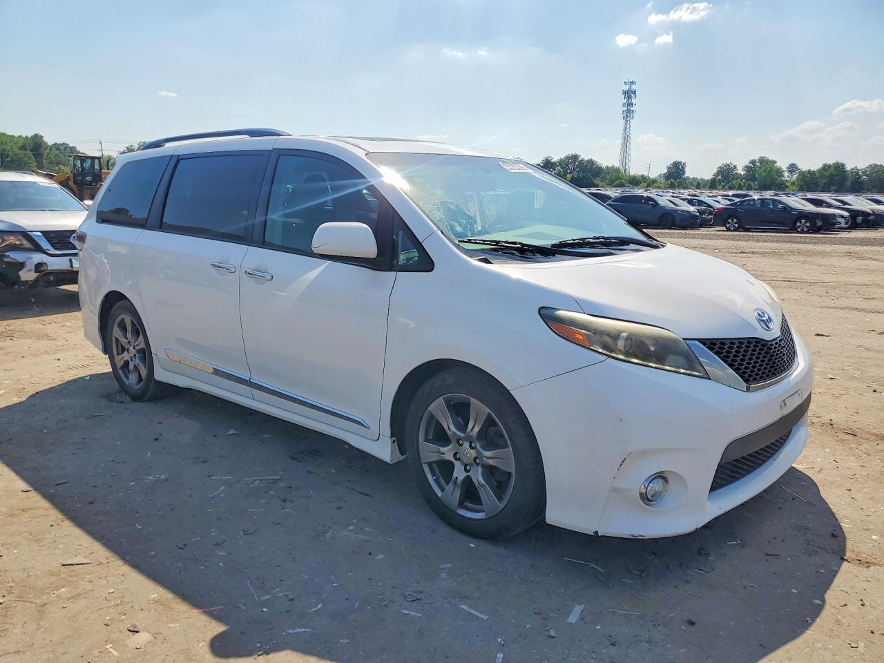 Toyota Sienna Se
